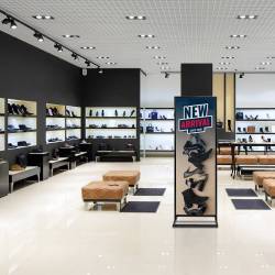 Marco Negro para A1 doble con patas sistema Click ejemplo de uso