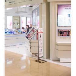 Soporte con patas para cartel de 505x1396 mm ejemplo