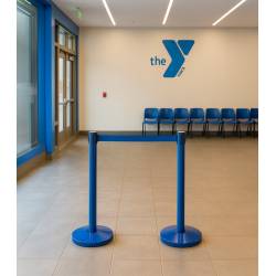 Poste separador azul con cinta retractil ejemplo