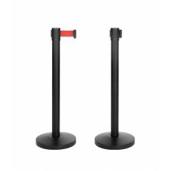 Poste separador negro con cinta roja en pareja