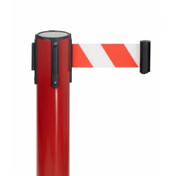 Poste rojo con cinta roja y blanca detalle cinta