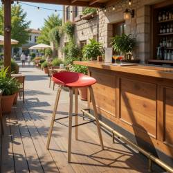 Taburete alto patas de metal y asiento en polipropileno rojo