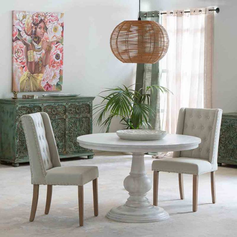 Silla de madera tapizada en beige