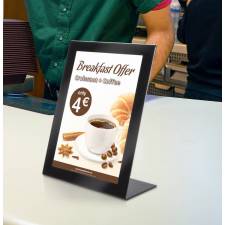 Portagráfica con marco negro en L VERTICAL ejemplo de uso