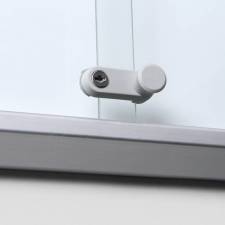 Vitrina de puertas correderas con fondo magnético cerradura incluida