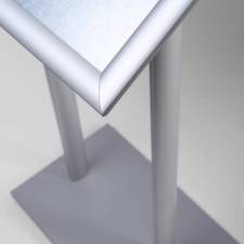 Atril informativo para hoja DIN A2 alta calidad de acabados