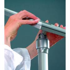 Portacartel regulable en altura e inclinación