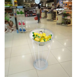 Dispensador expositor de producto con patas de aluminio ejemplo de uso