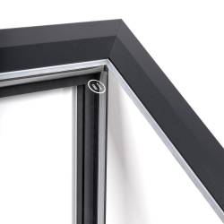 Vitrina negra apta para exterior cubierto 4